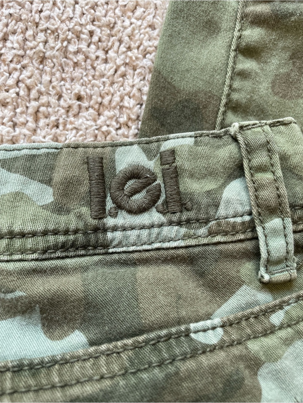 Lei Camo Ashley Low Rise Skinny Jeans - Size 1 - Picture 2 of 5